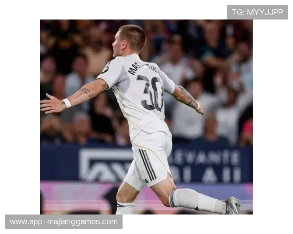 奥斯梅恩全场23次射门无果，奥纳纳成其克星